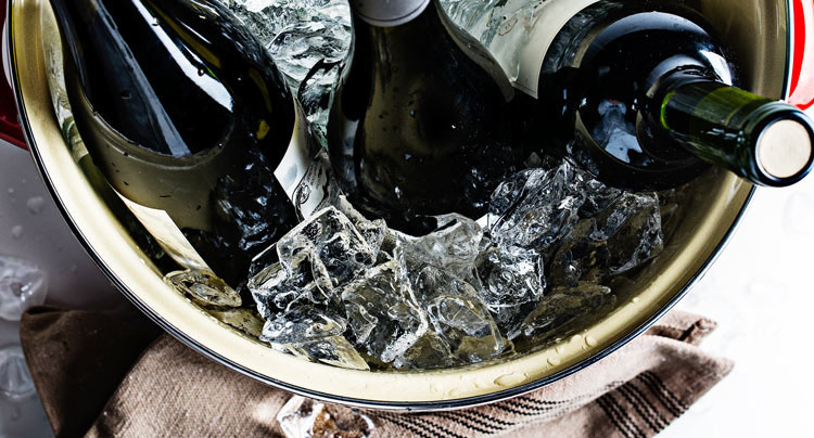 3 γρήγοροι τρόποι για να παγώσεις το κρασί σου!